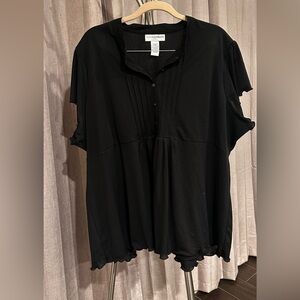 Sag Harbor Black Boxy Blouse in excellent condition.‎
